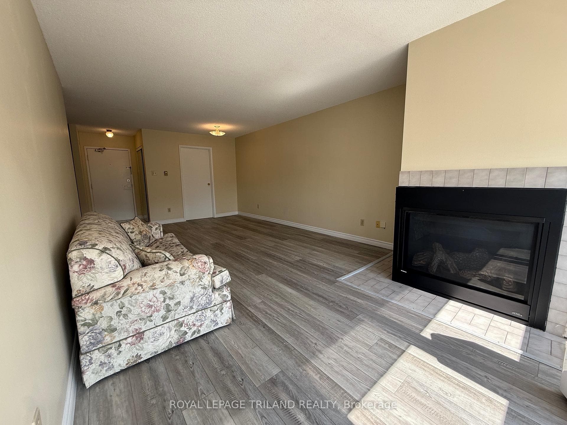 15 Jacksway Crescent Unit 308 photo 3