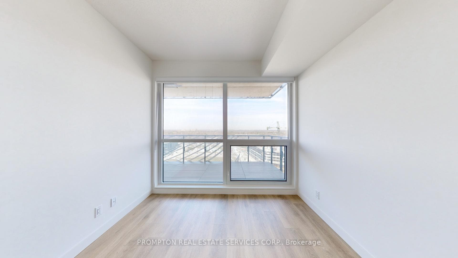 85 McMahon Drive Unit 1711 photo 9