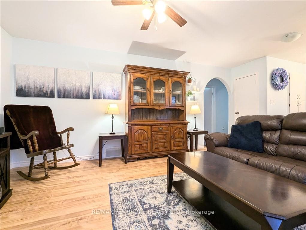 180 JOHN Street photo 15