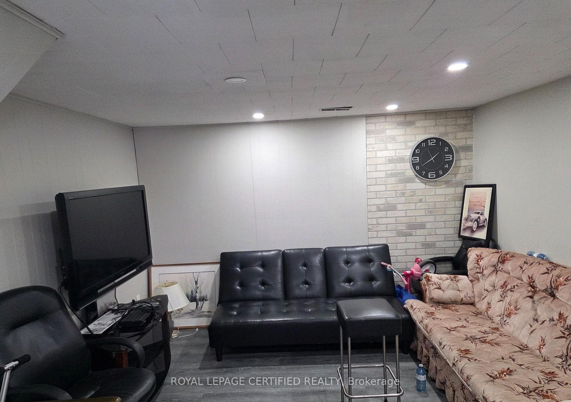 2 Rideau Crescent photo 12