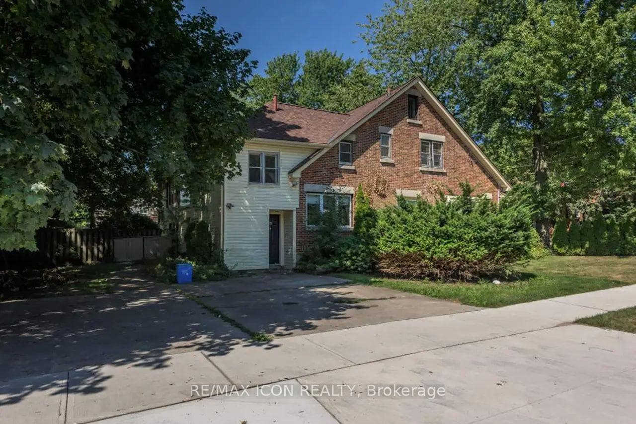 525 Grosvenor Street photo 6