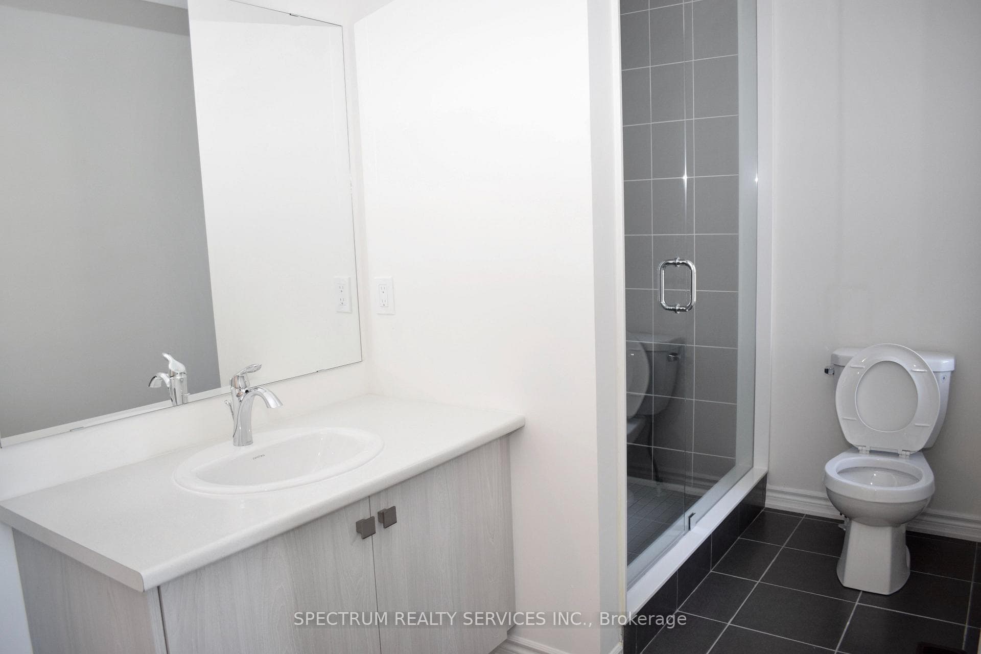 206 Ferragine Crescent photo 16