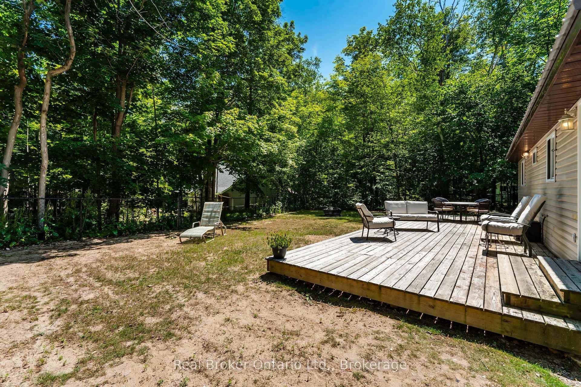 2141 Champlain Road photo 22