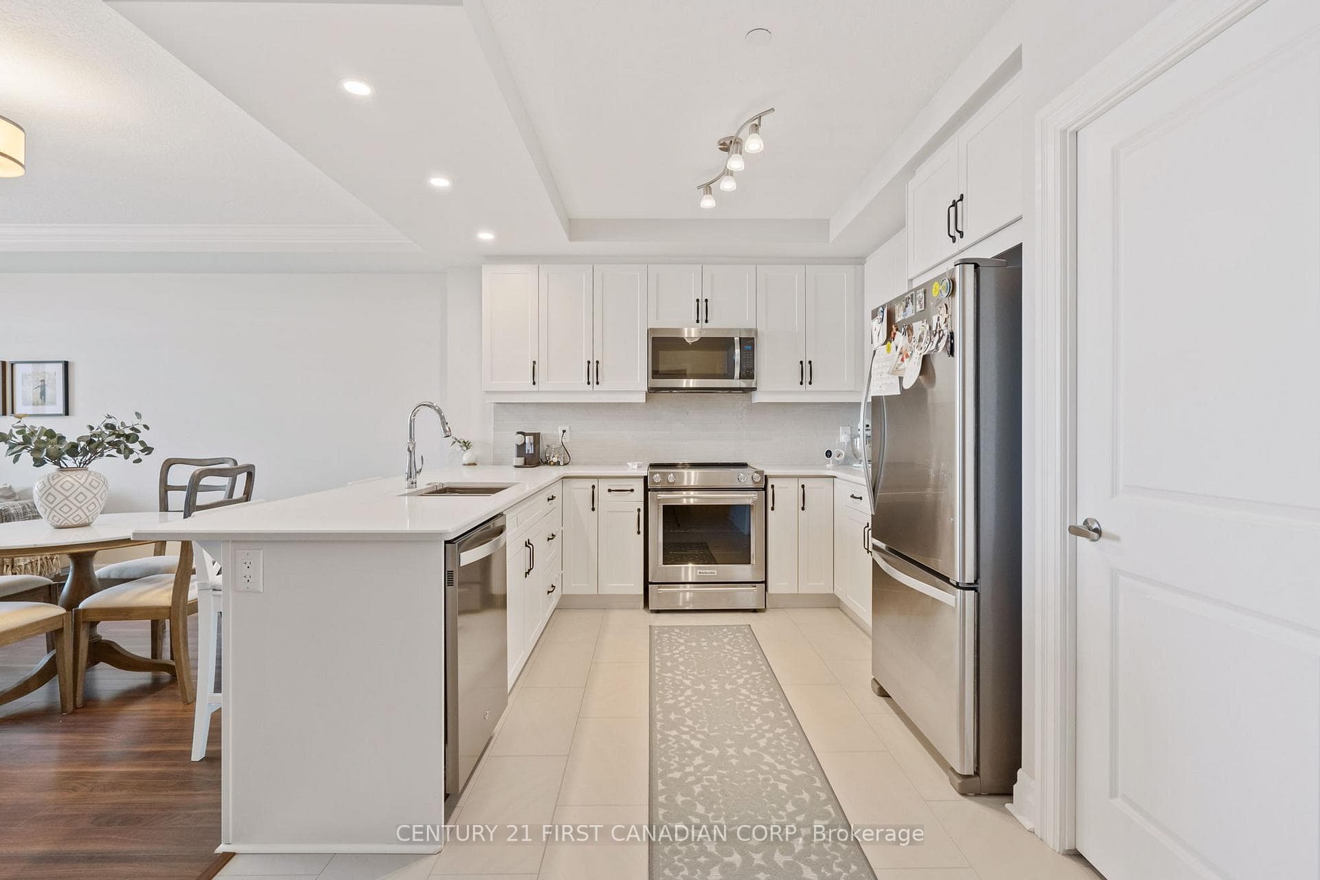 260 Villagewalk Boulevard Unit 503 photo 4