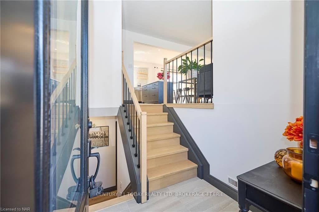 354 ALBANY Street photo 5