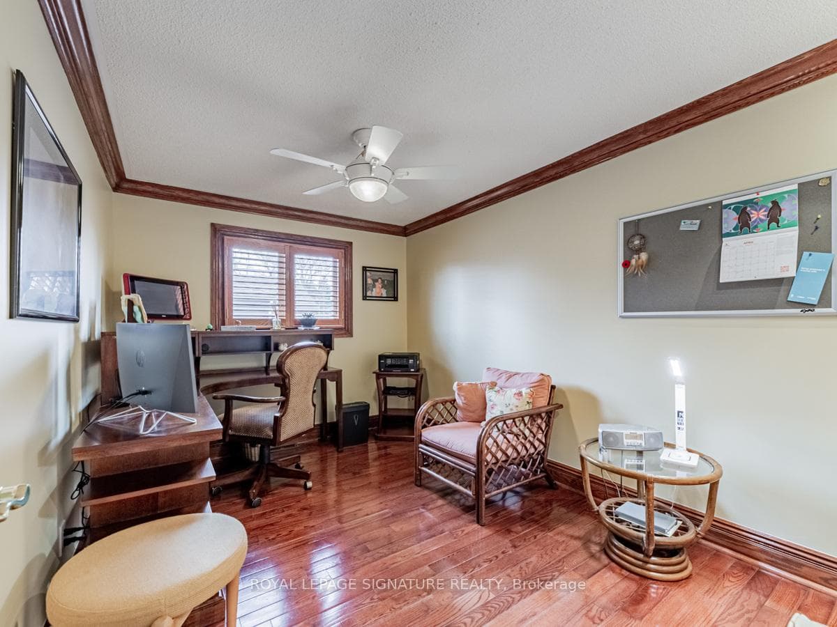 575 Sheppard Avenue photo 18