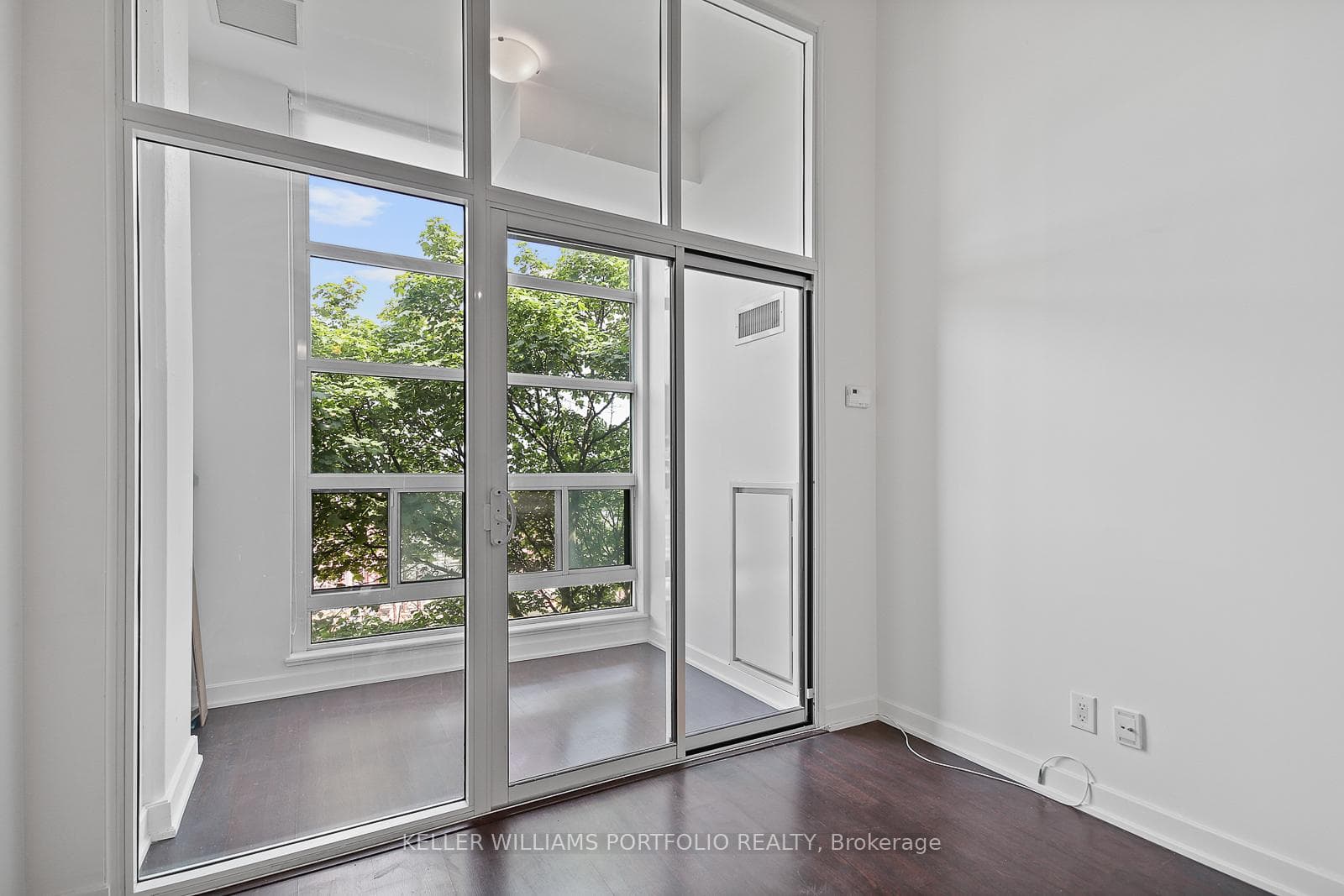 380 Macpherson Avenue Unit 434 photo 17