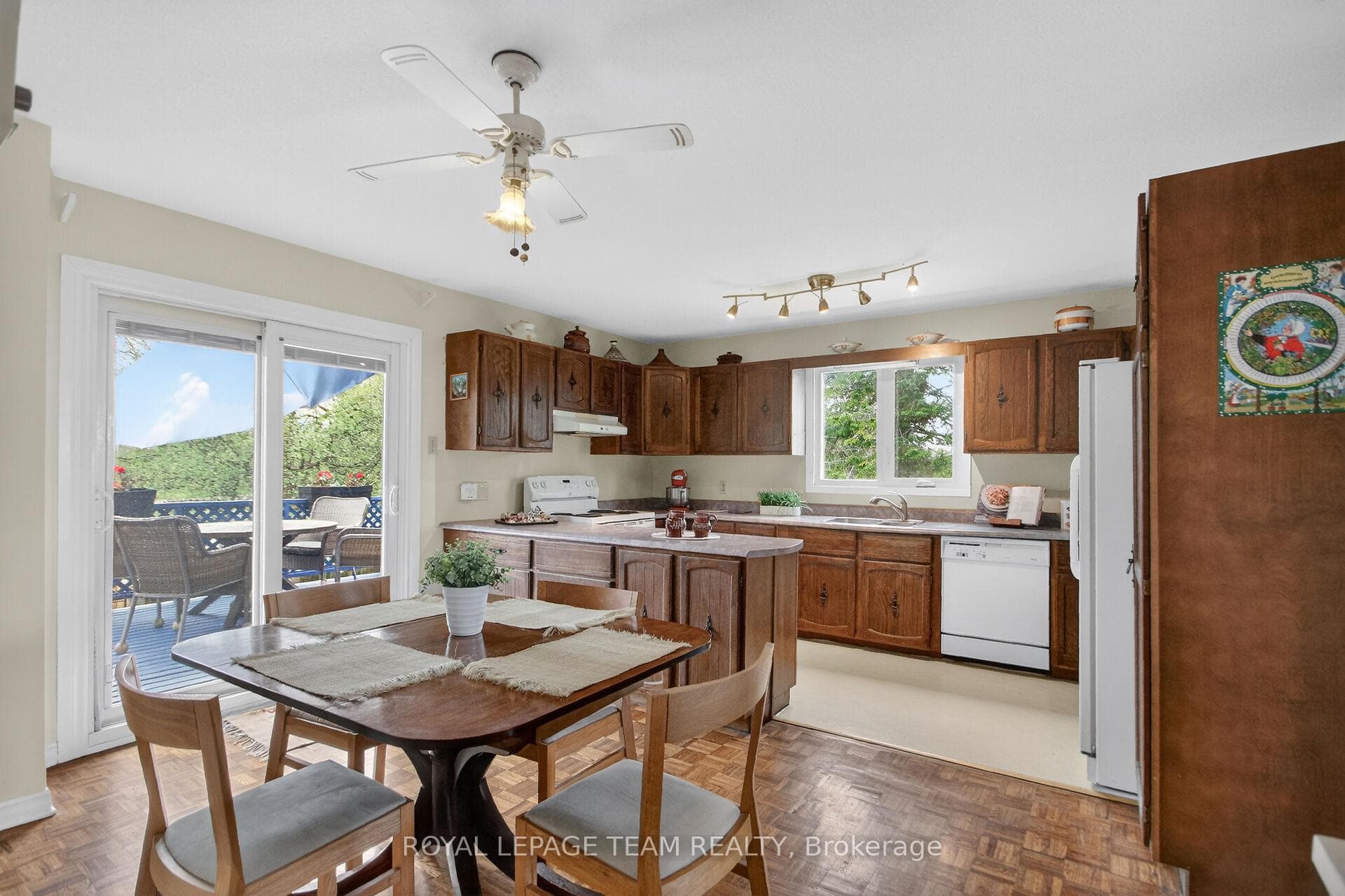 136 James Cummings Avenue photo 18