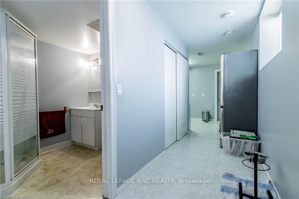 387 Catharine Street photo 20
