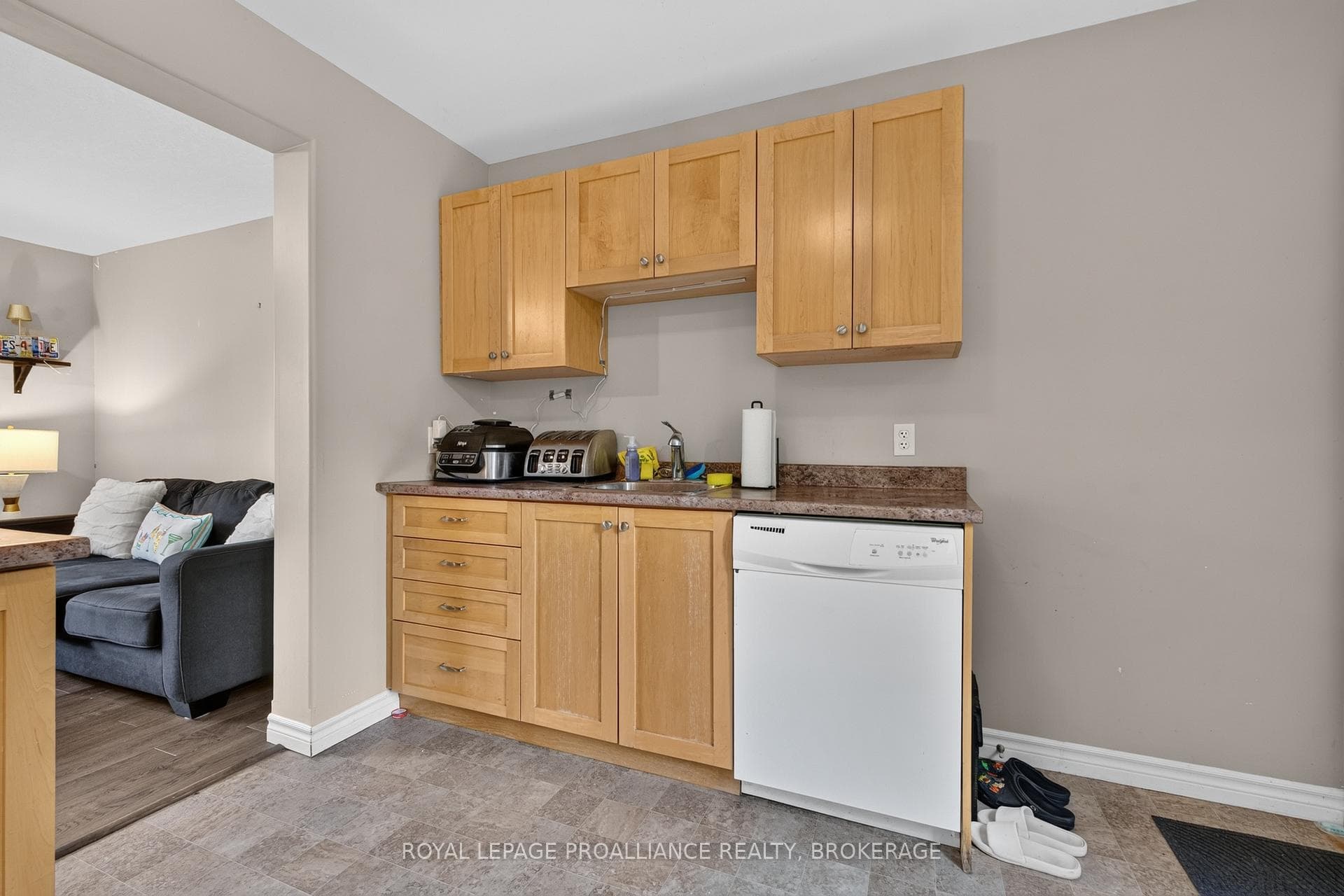 251 Yonge Street photo 13