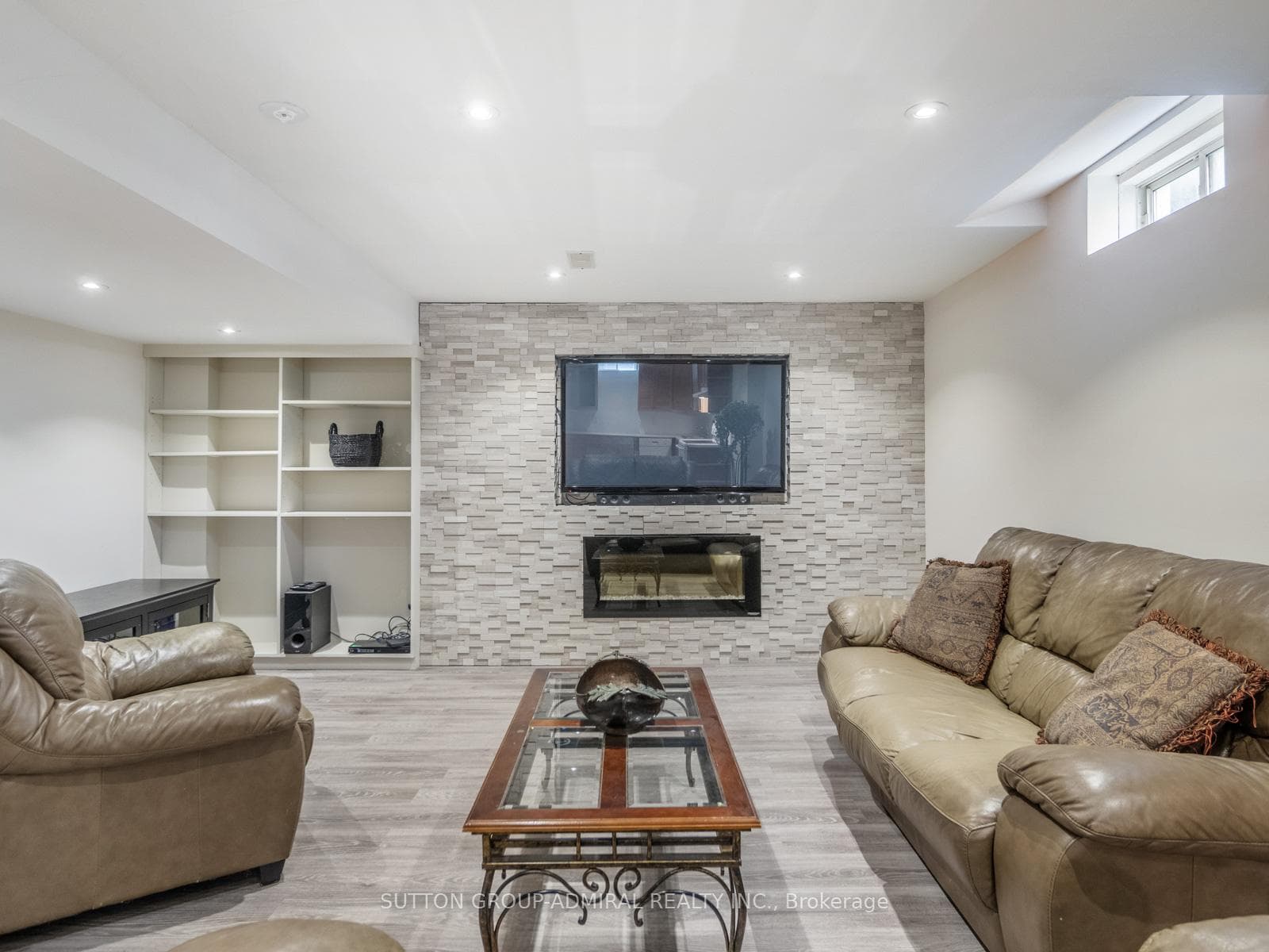77 Arrowood Crescent photo 34