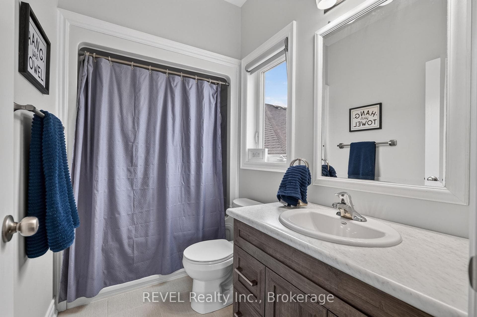 881 Burwell Street photo 15