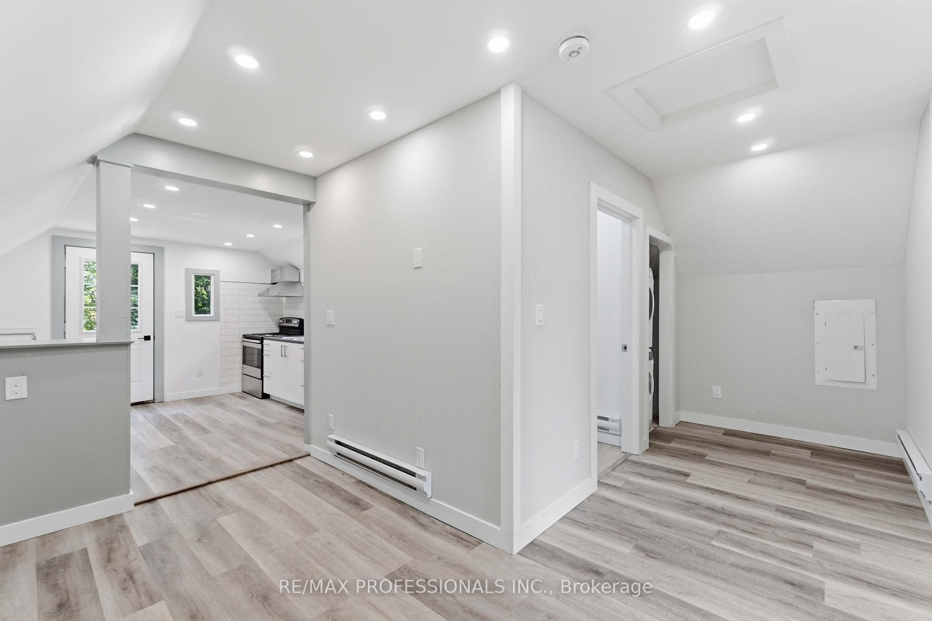759 Barton Street photo 24