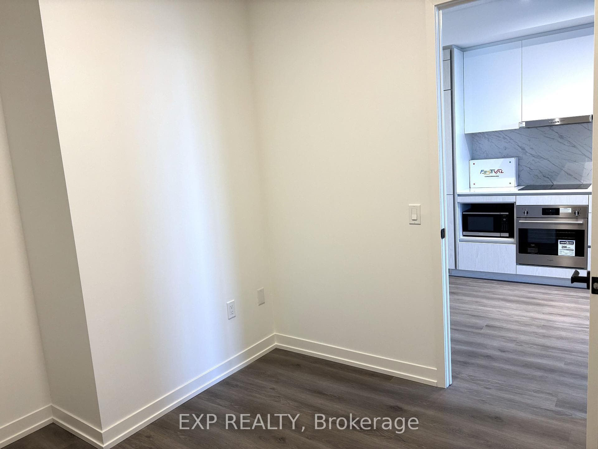 28 Interchange Way Unit 1809 photo 15