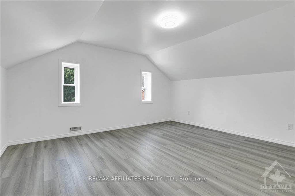 362 MILLER Street photo 16