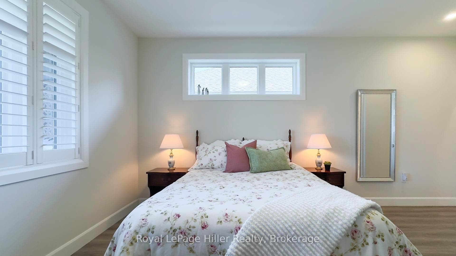 24 Upper Thames Lane Unit 3 photo 31