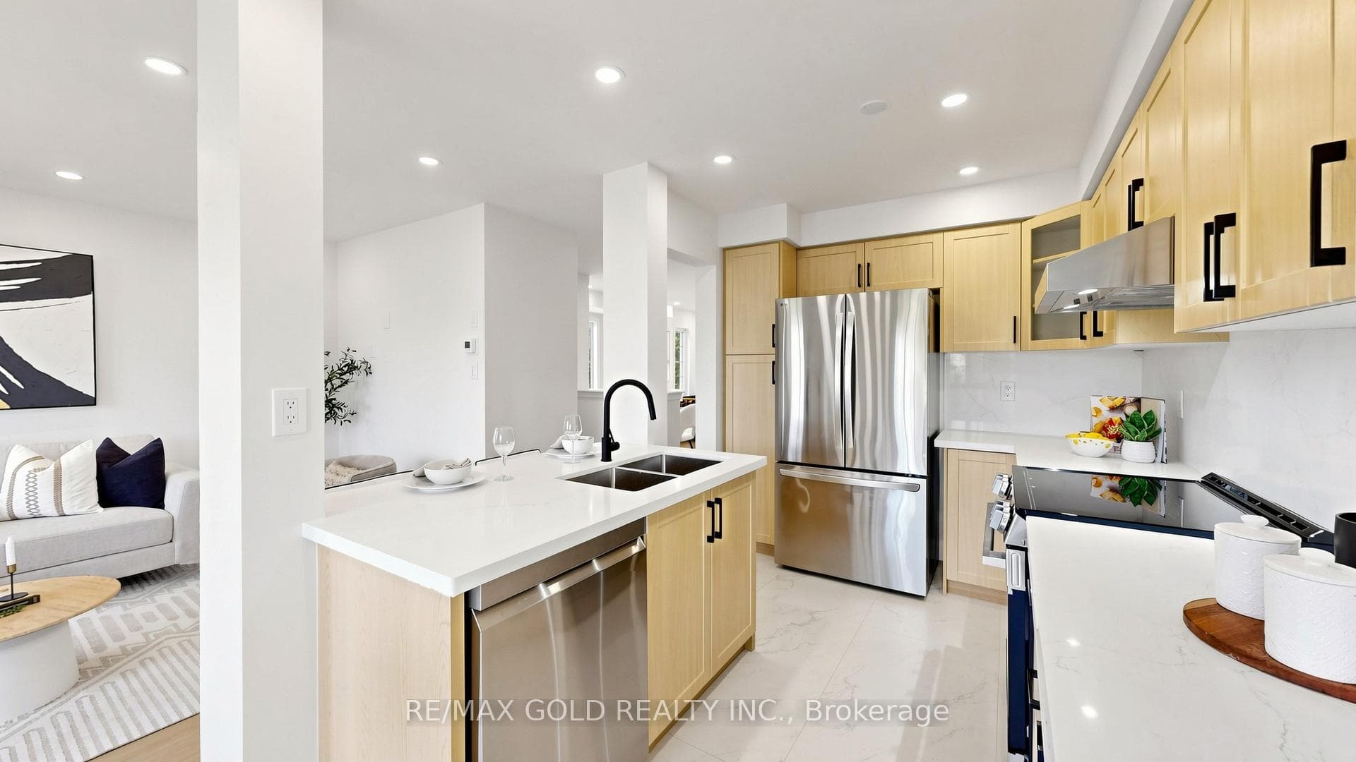 9 Edgewater Court photo 15