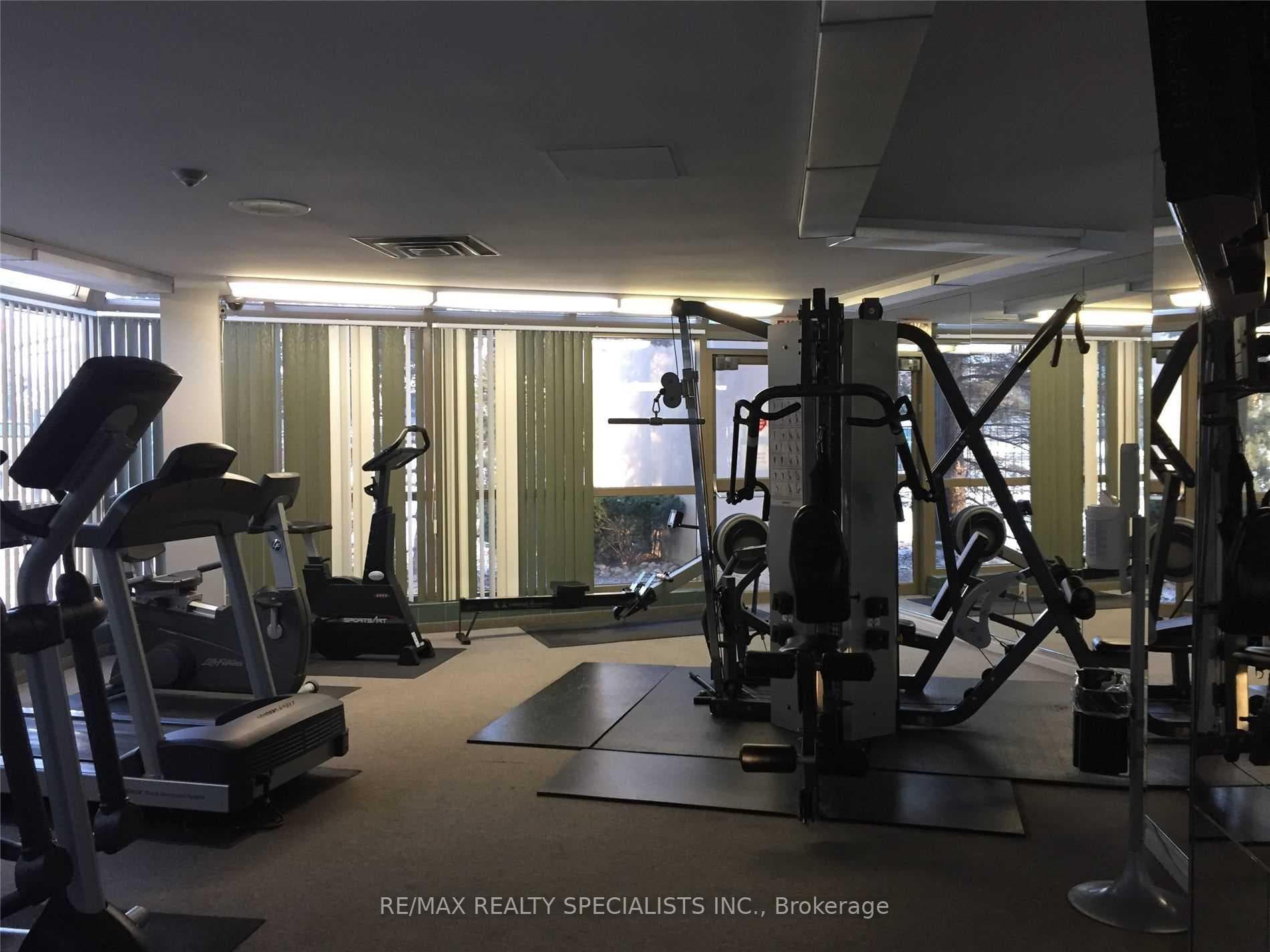 350 Rathburn Road Unit 906 photo 4