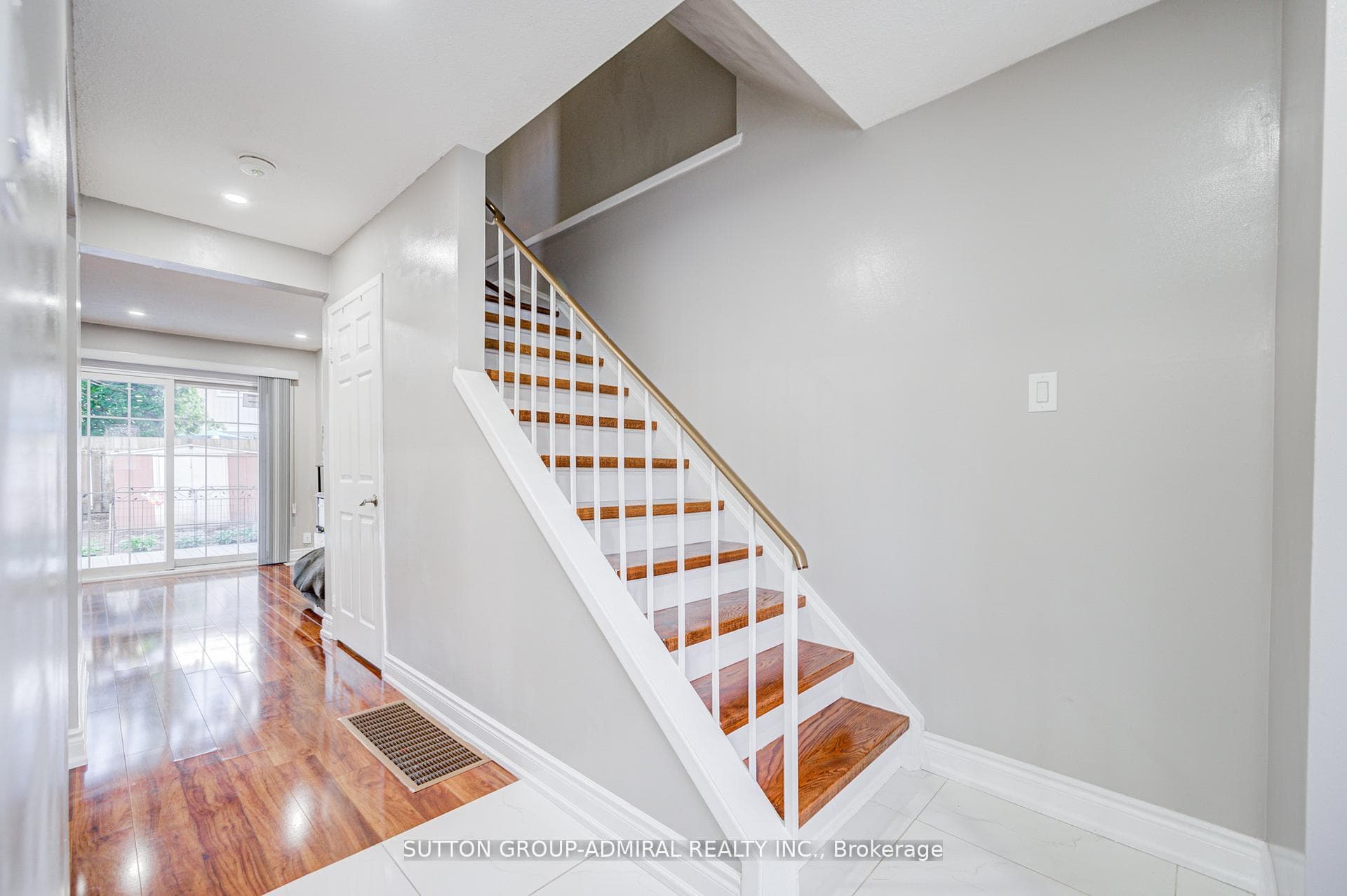 4 Hilda Court photo 9