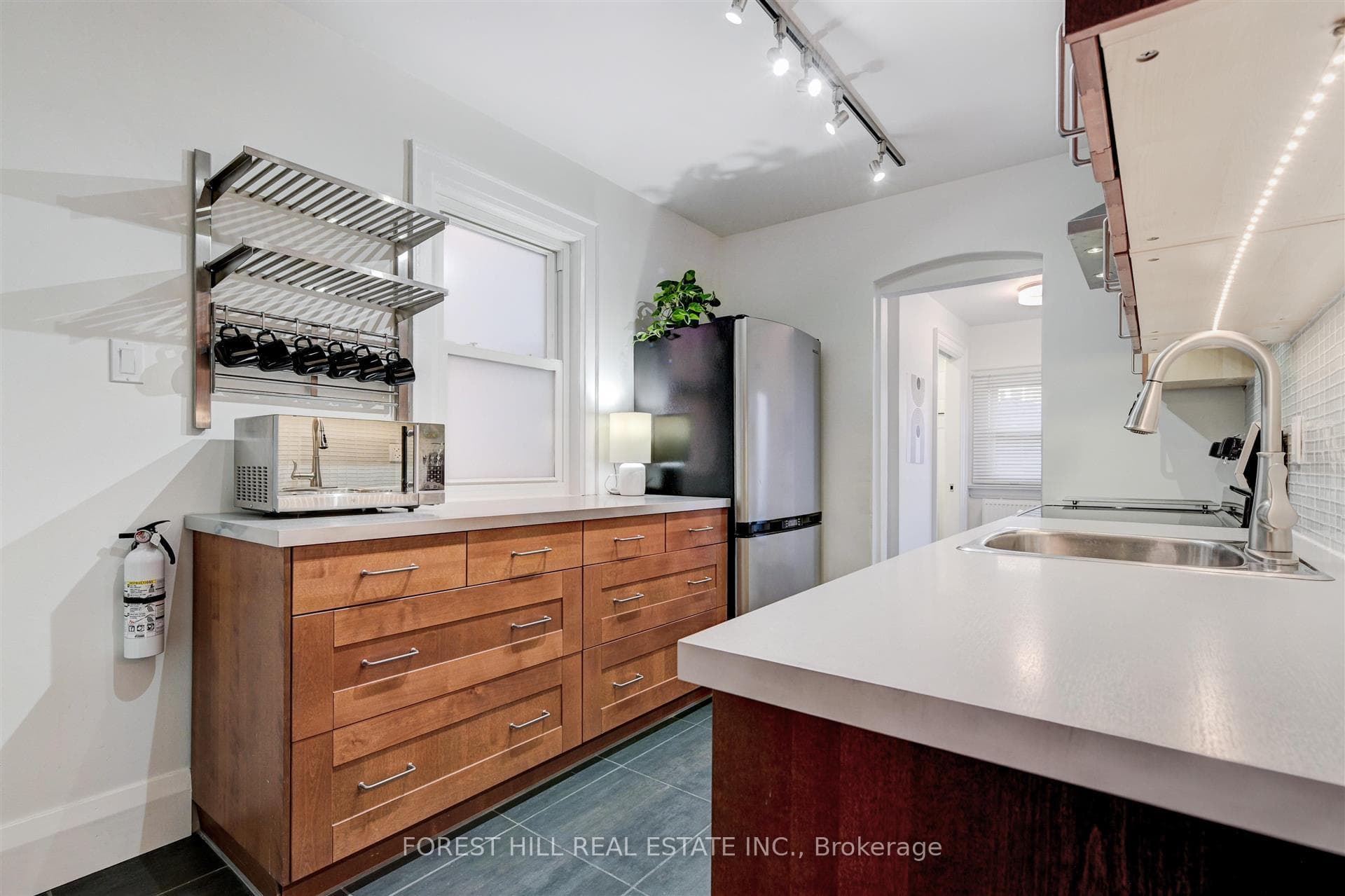 176 Pendrith Street photo 11