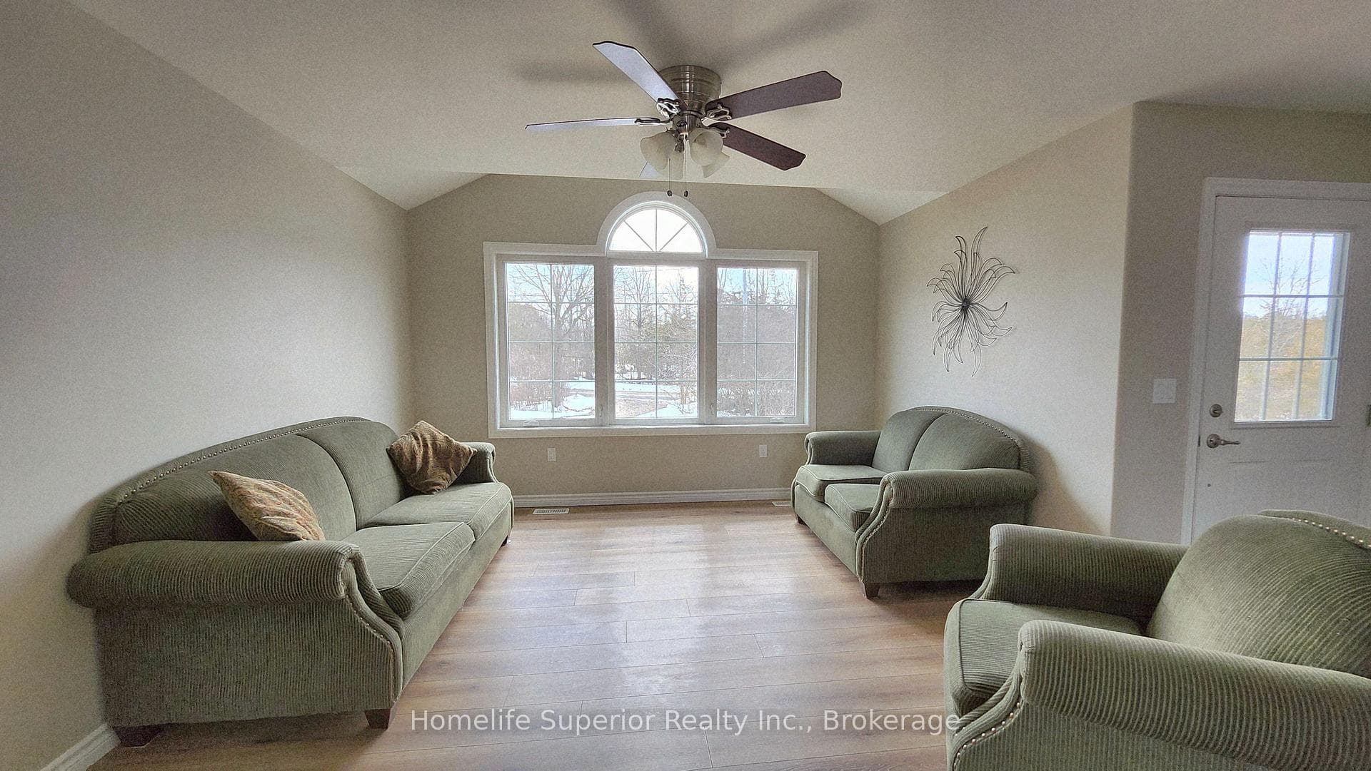 307 Tracey Road photo 6