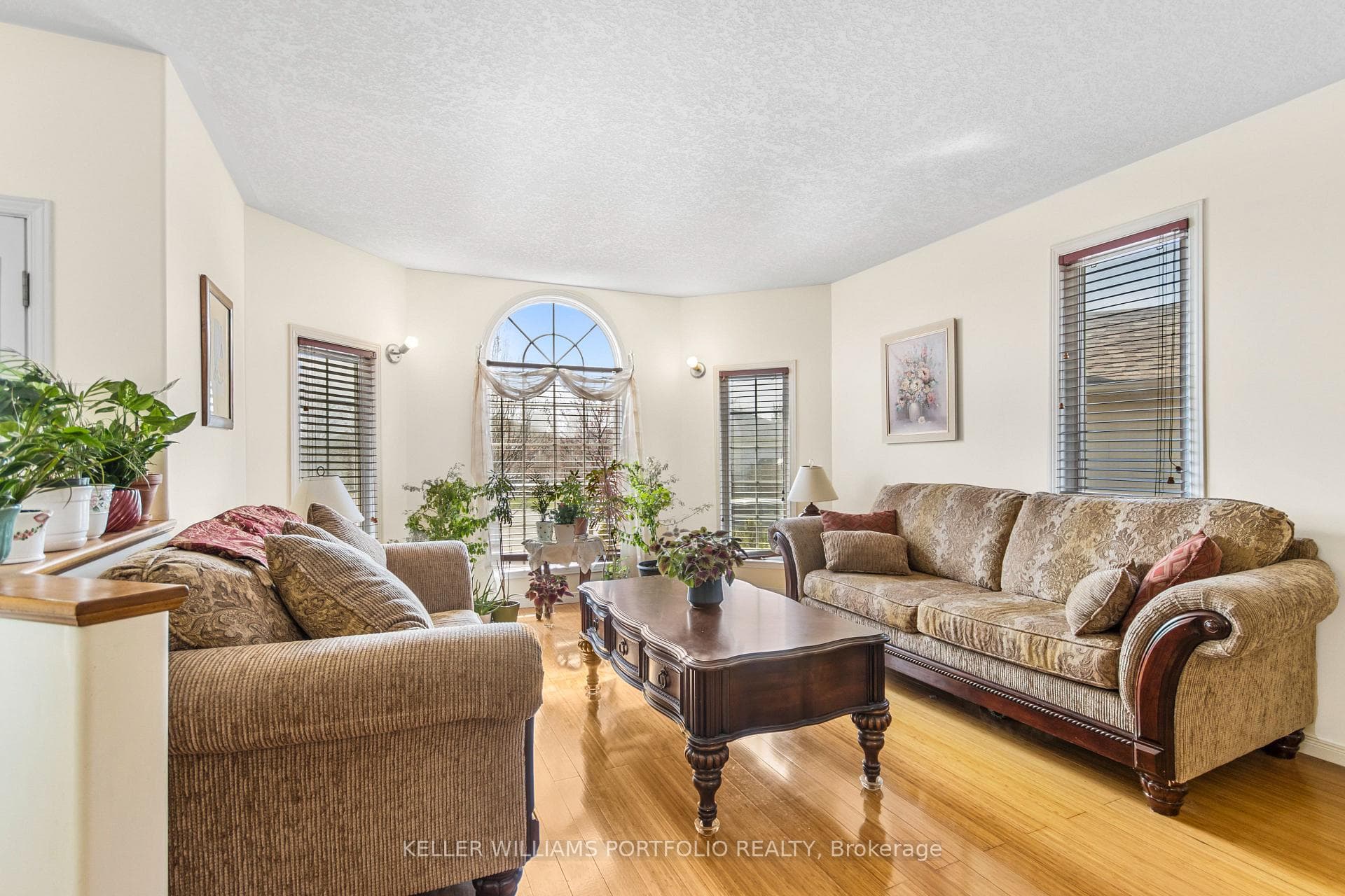 688 Chadwick Court photo 5