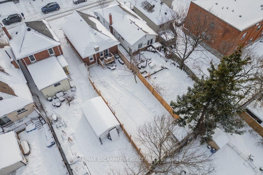 19 Huxley Avenue photo 37