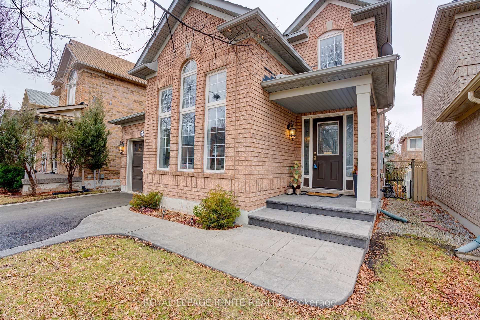 1340 Ashwood Terrace photo 2