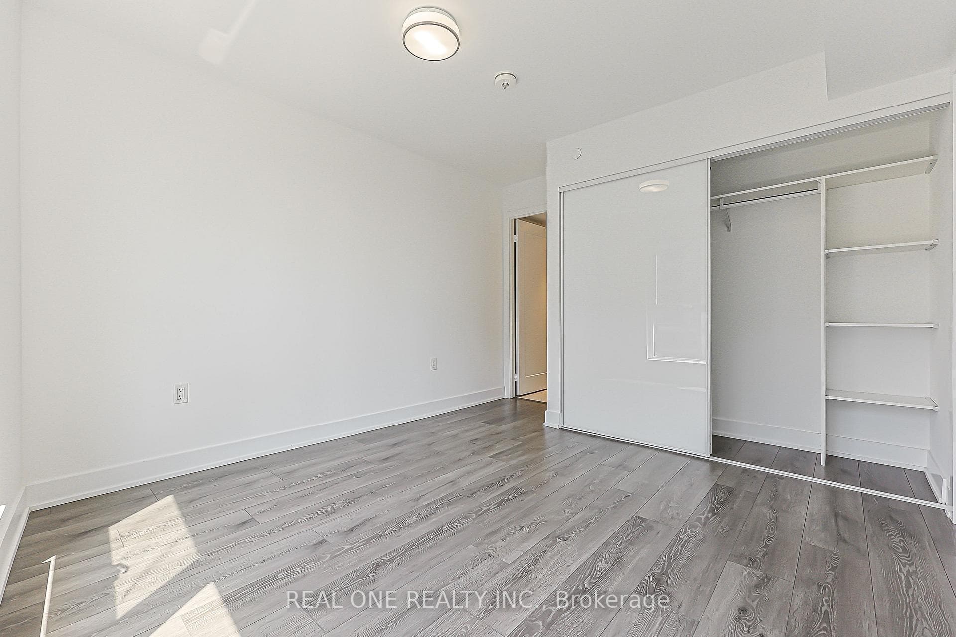 585 Bloor St East Street Unit 821 photo 25