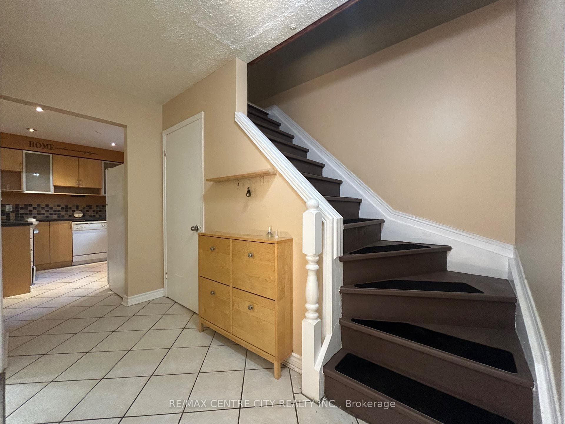 67 Walmer Gardens photo 16
