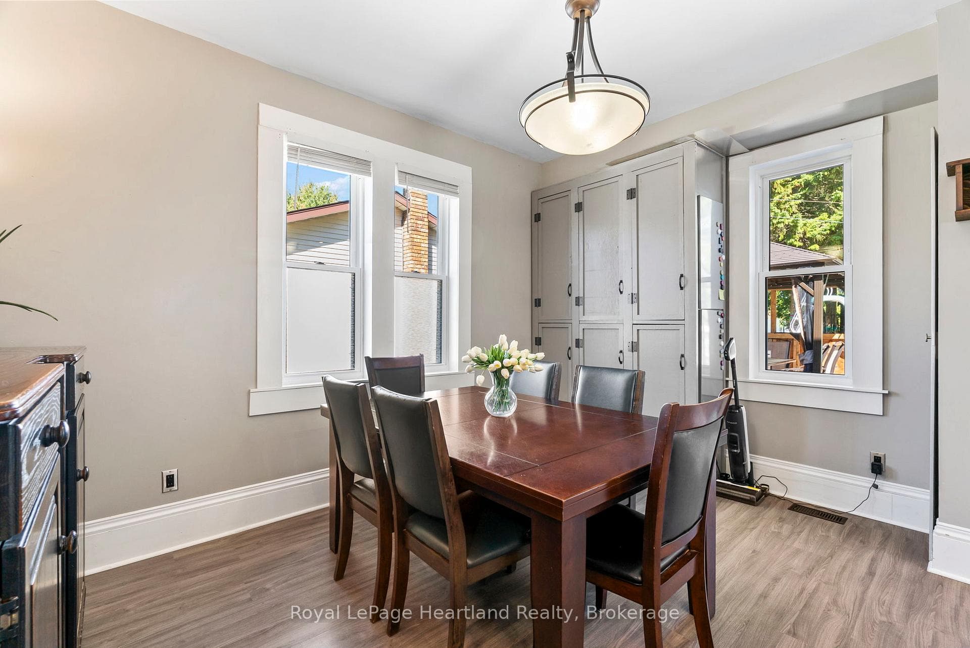 555 RAGLAN Street photo 13
