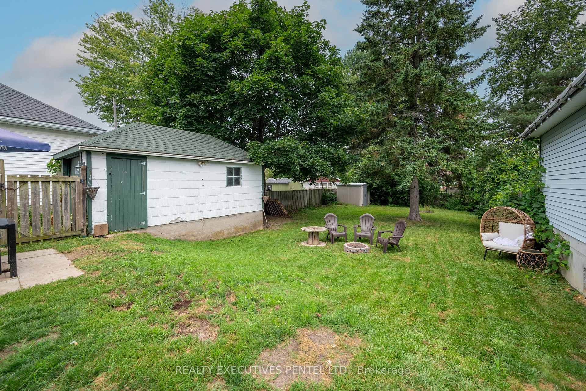 142 University Avenue photo 29