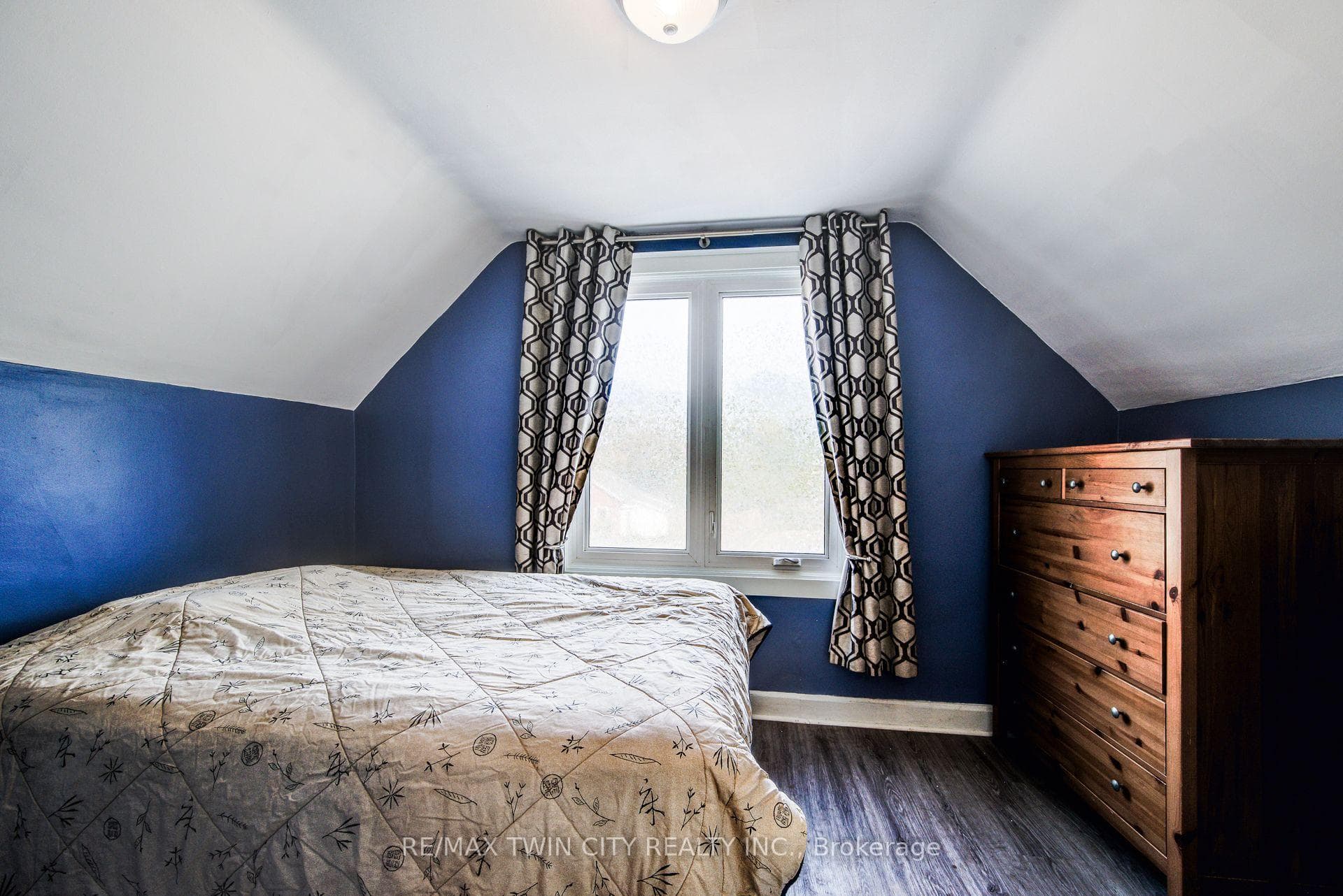 168 Edinburgh Road photo 25