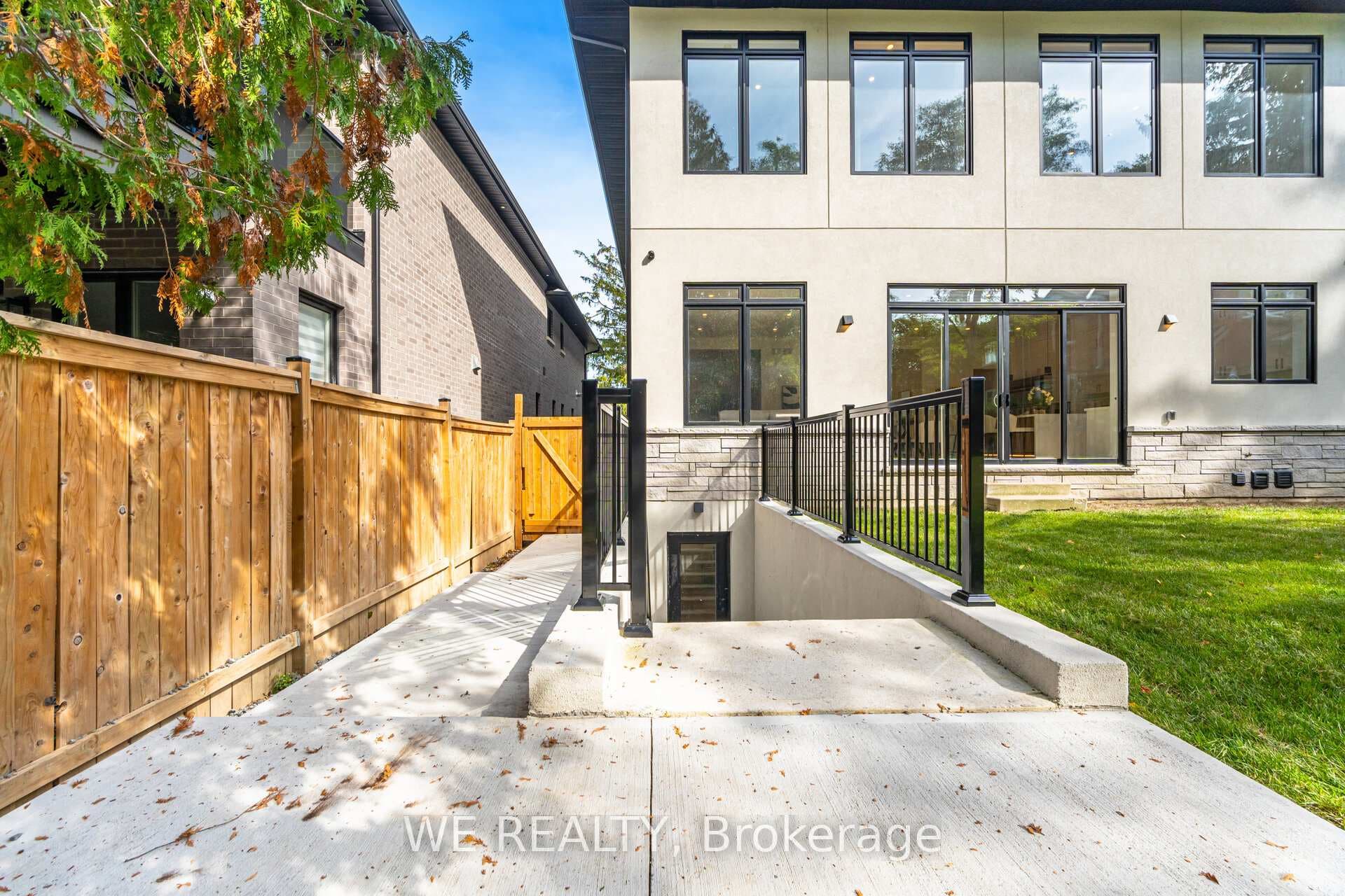 1490 Rosebank Road photo 48