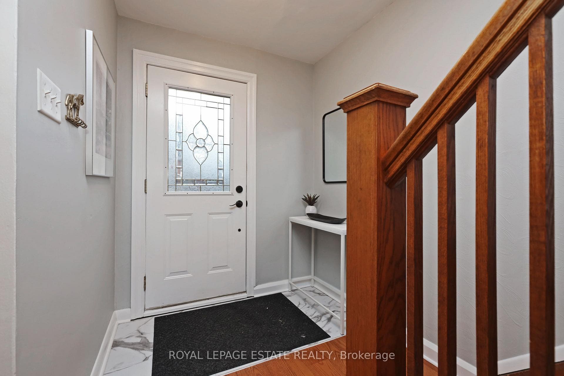 Spacious entryway