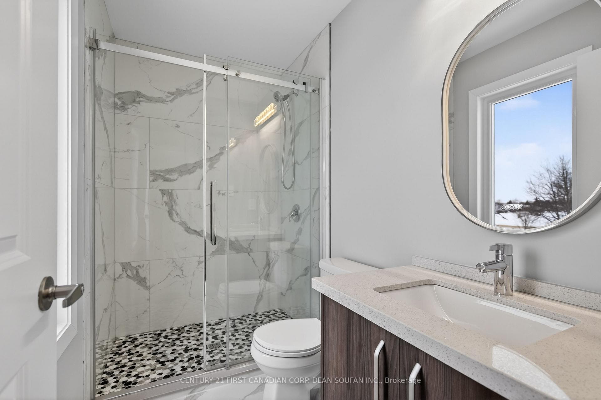 349 Southdale Road Unit 18 photo 31