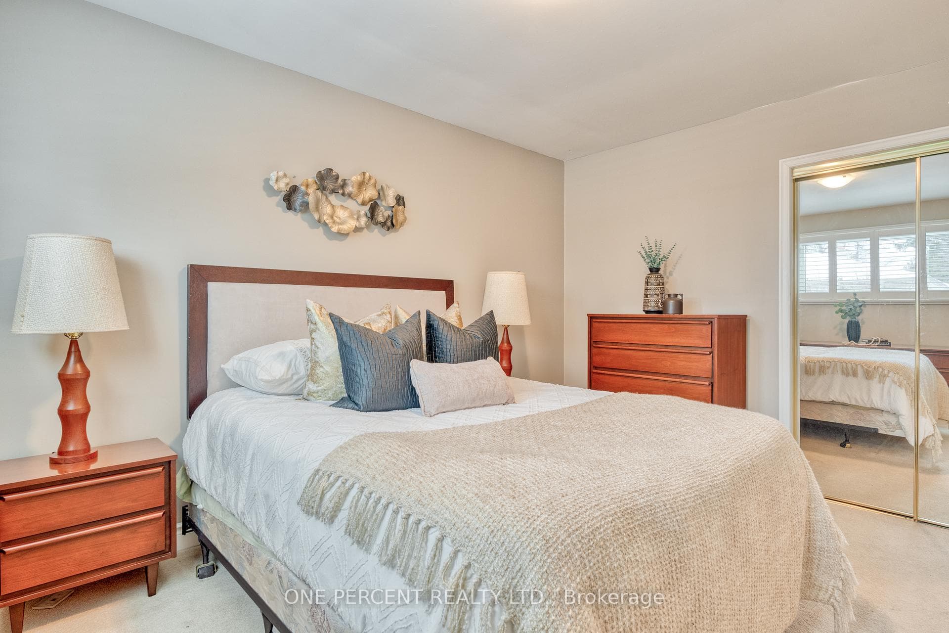 5194 Broughton Crescent photo 20