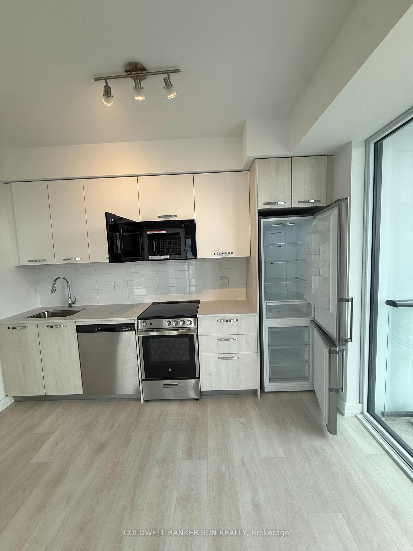 75 James Street Unit 2502 photo 14