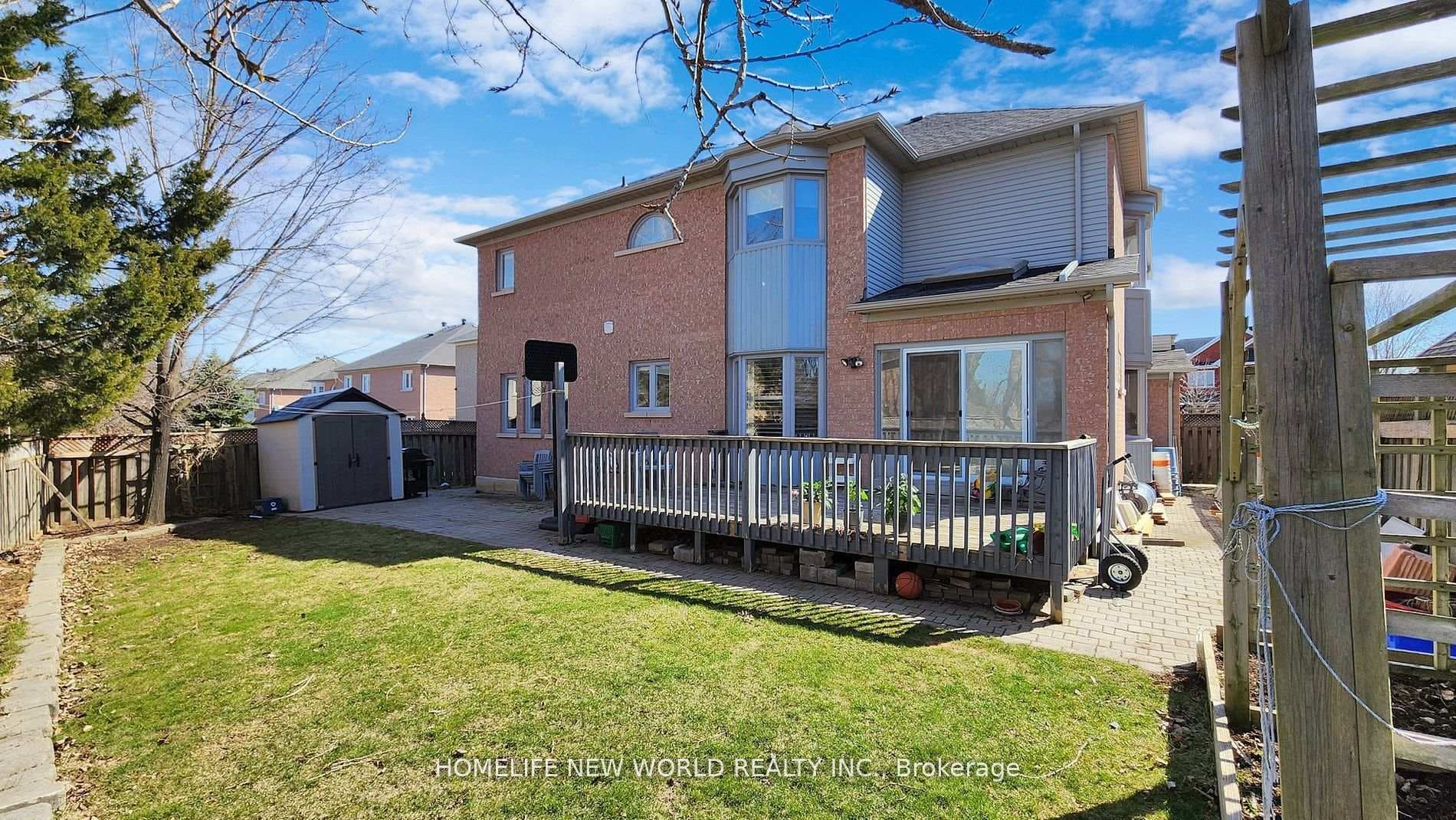 115 Golden Tulip Crescent photo 38