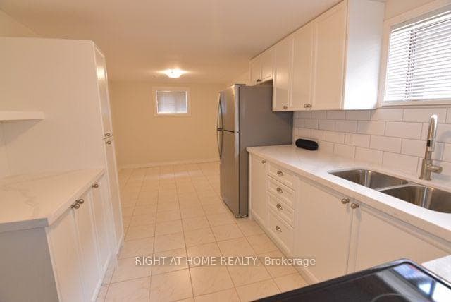 9 Elnathan Crescent Unit Bsmt photo 9