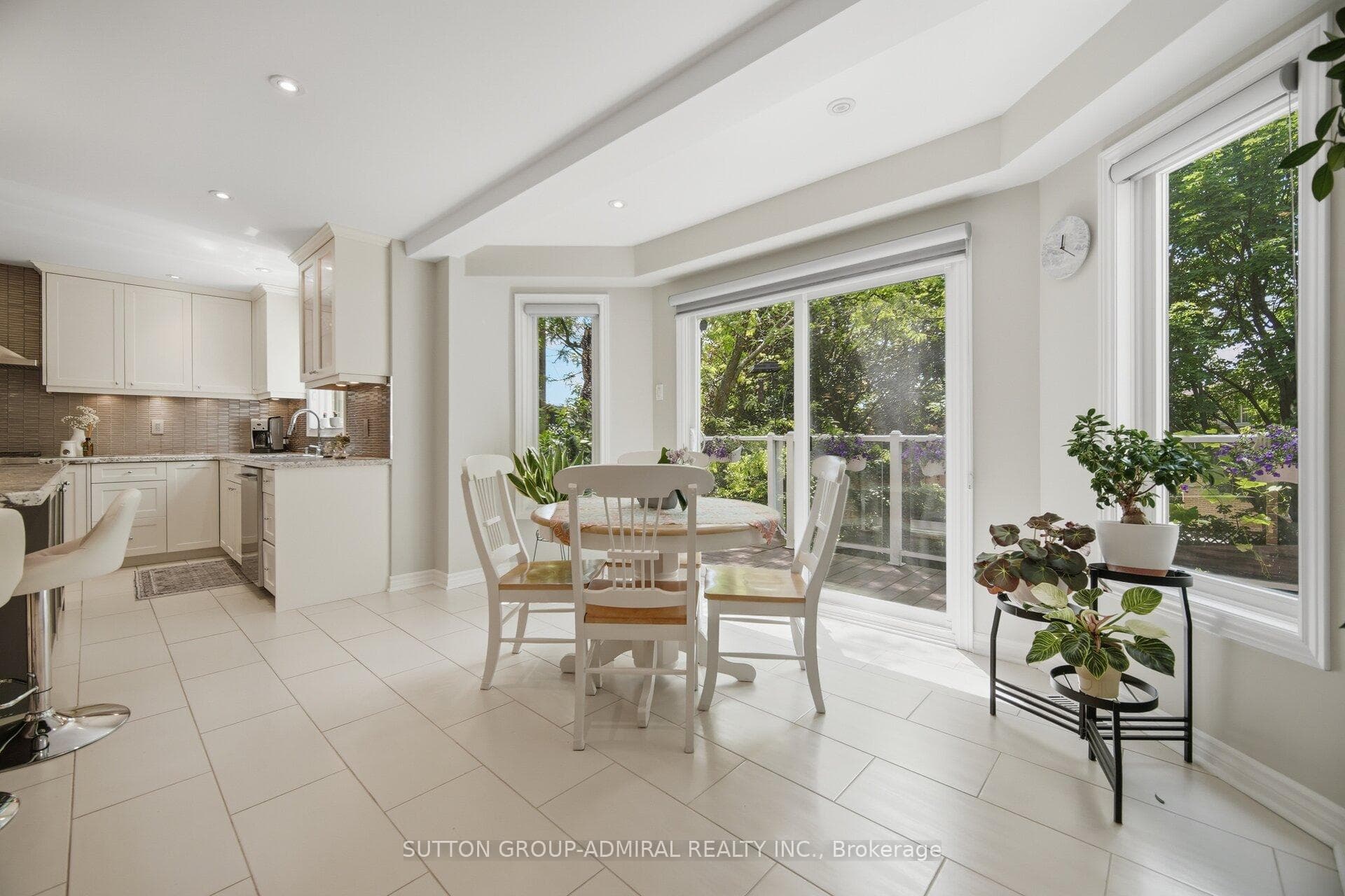 70 Topham Crescent photo 18