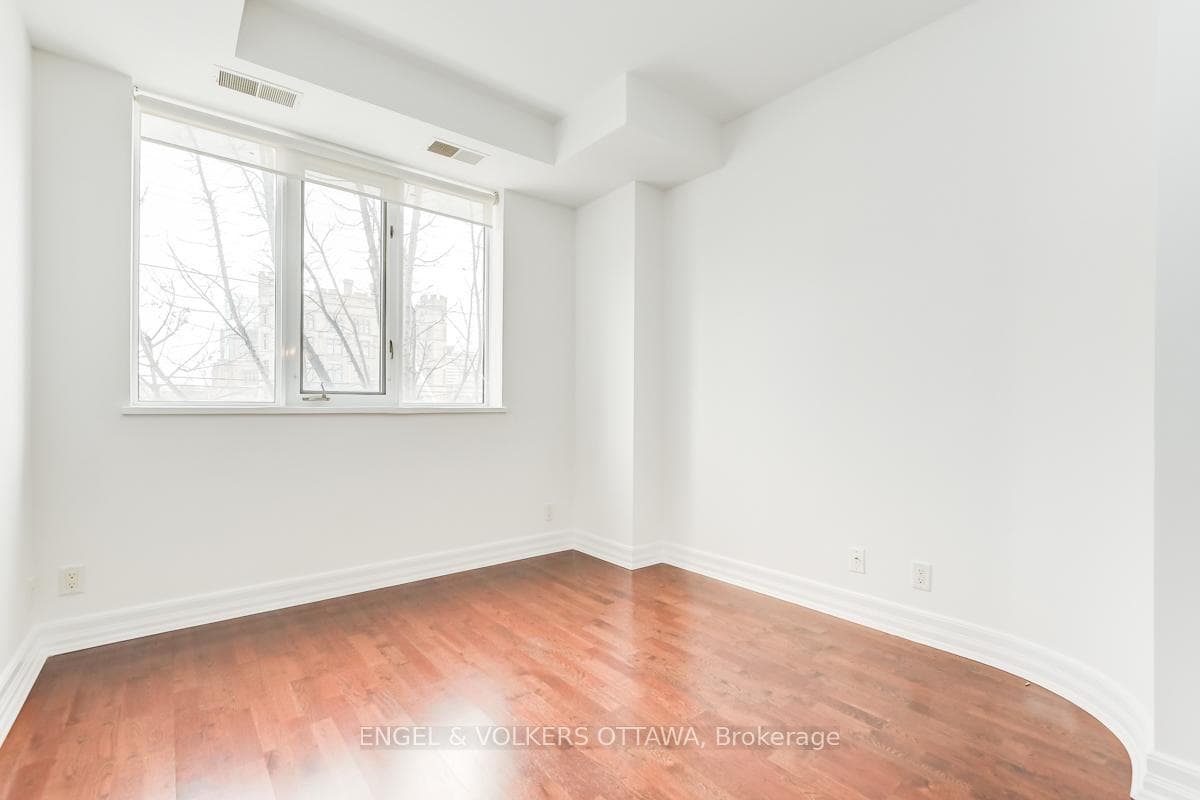 320 MCLEOD Street Unit 208 photo 22