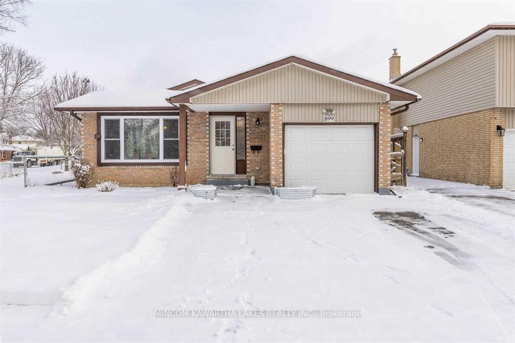 899 Ashdale Crescent photo 1