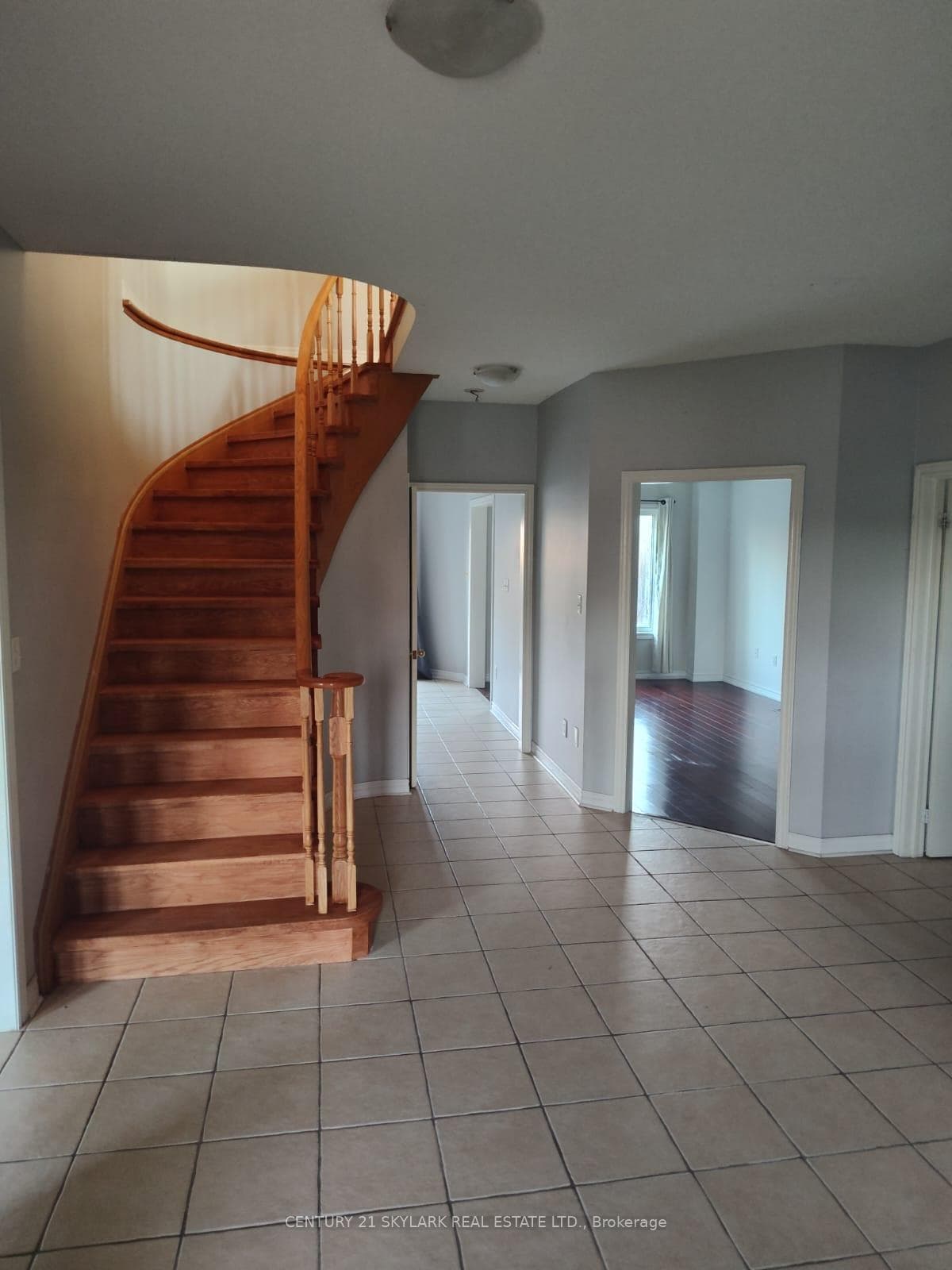 15 Surrey Drive photo 11