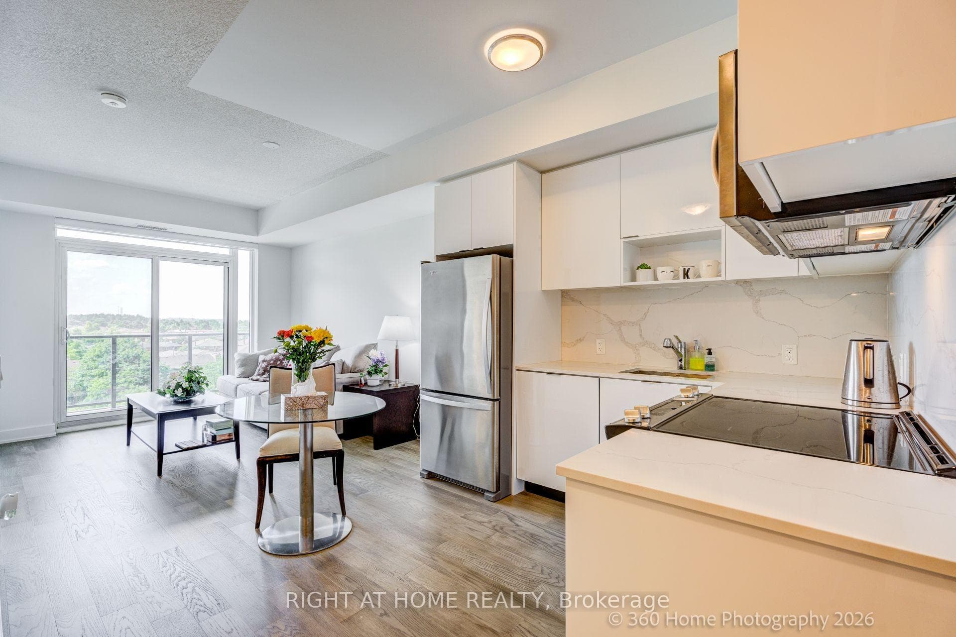 202 Burnhamthorpe Road Unit 505 photo 12
