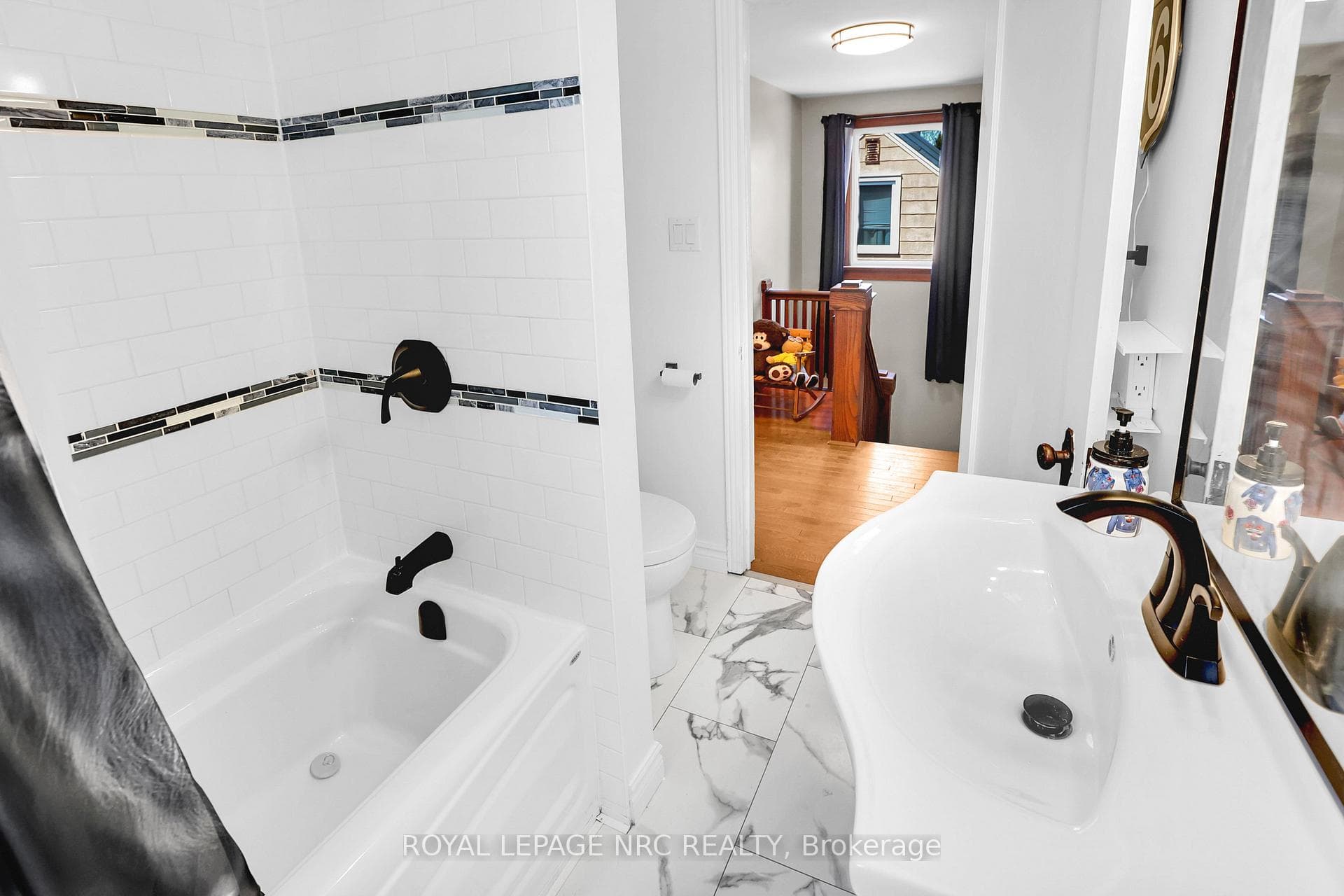 14 Huron Street photo 18