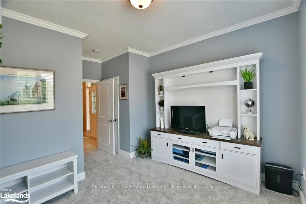 69 KARI Crescent photo 10