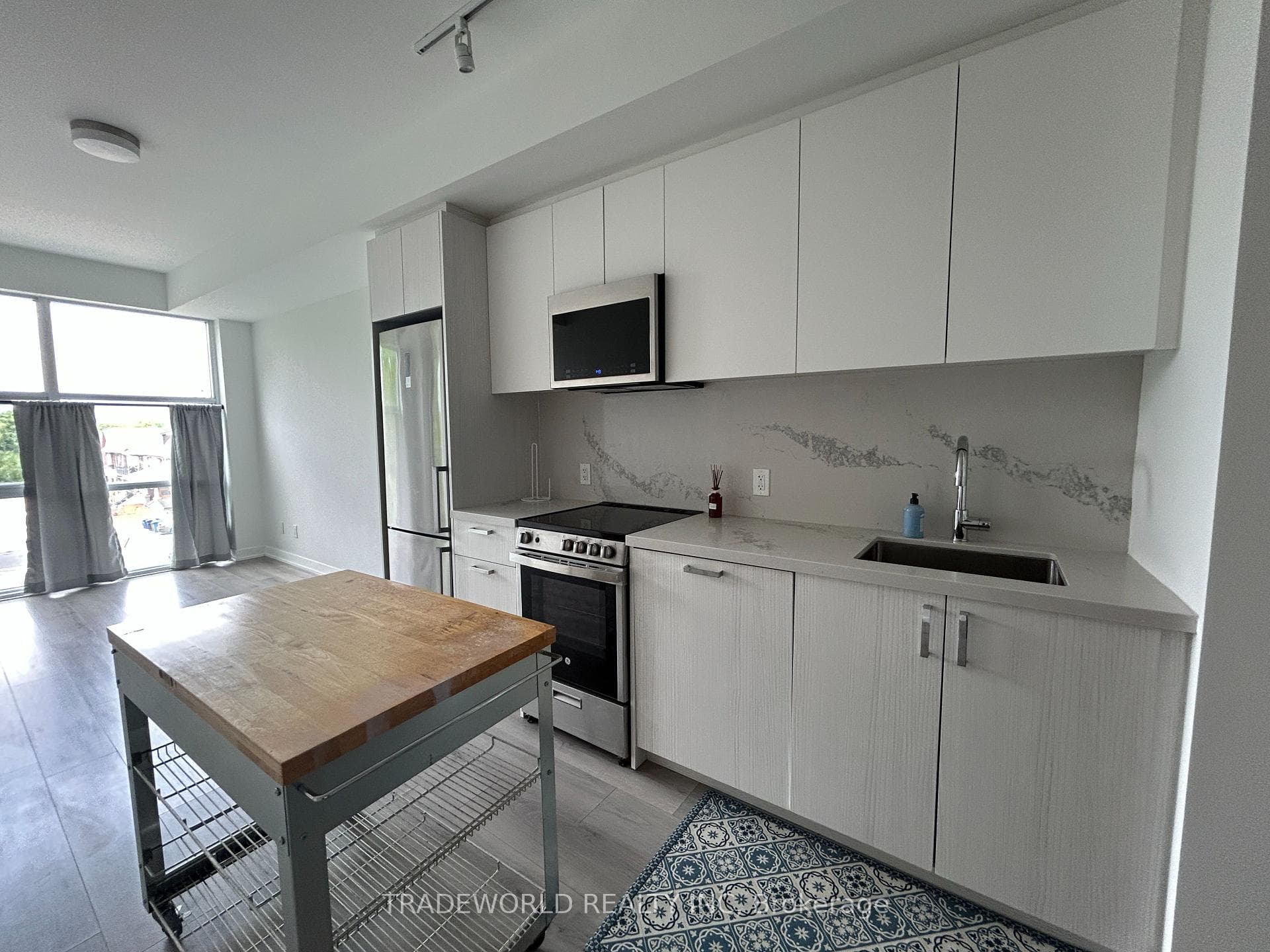 1787 ST. CLAIR Avenue Unit 323 photo 5