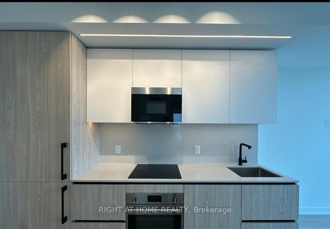 699 Sheppard Avenue Unit 520 photo 3