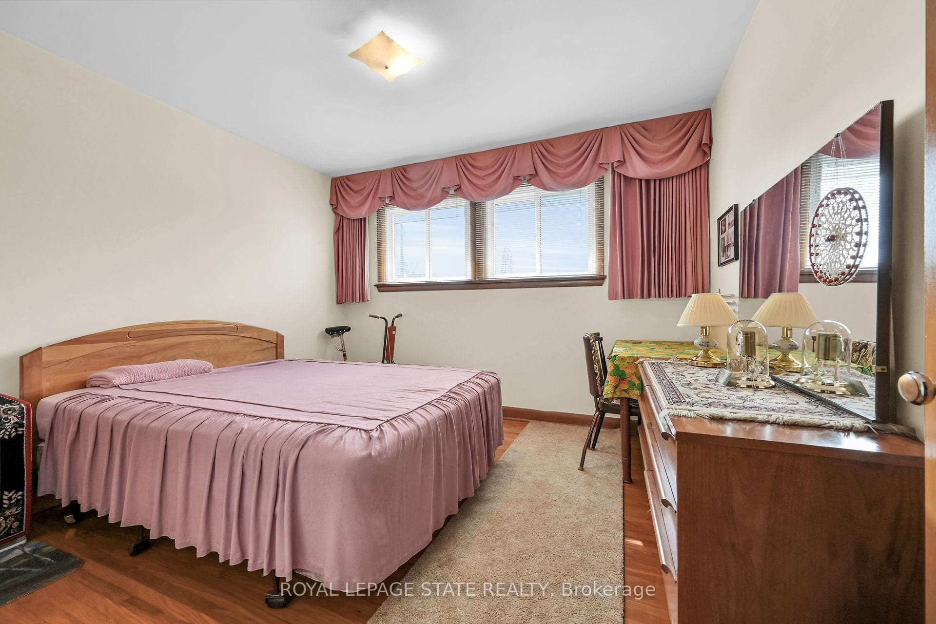 667 Maple Avenue photo 15
